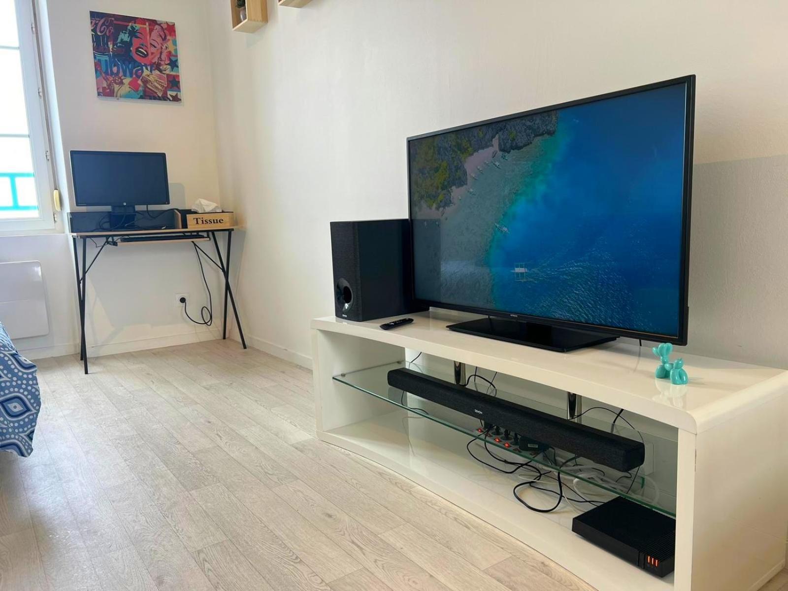 Apartment Beau Avec Vue Sur Et Parking Gratuit Luc-sur-Mer